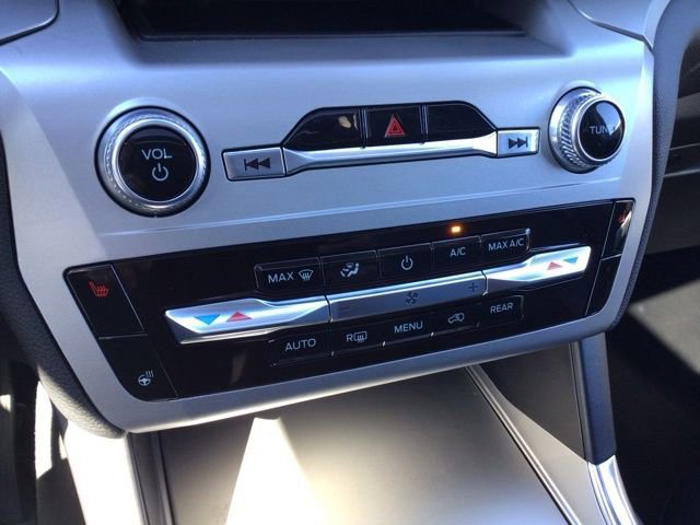 Certified 2022 Ford Explorer XLT w/ Equipment Group 202A AWD/4WD image 16
