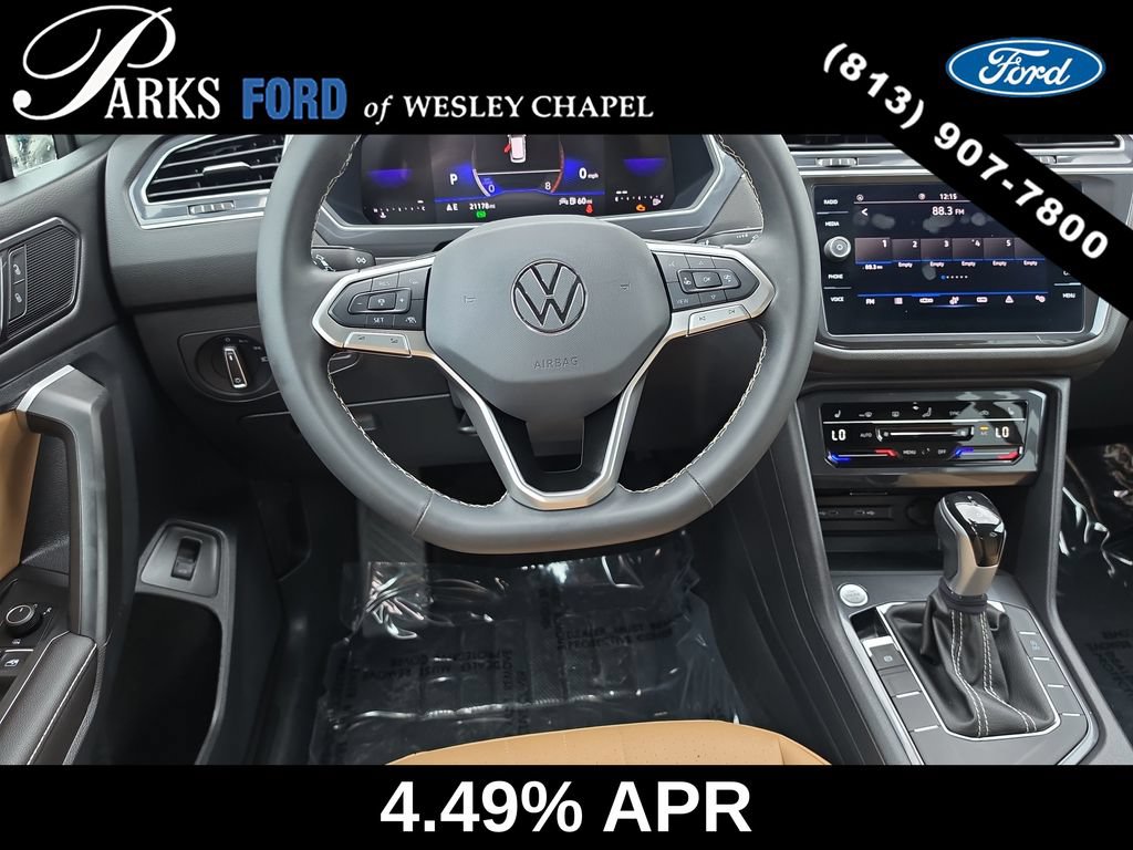 Used 2024 Volkswagen Tiguan SE w/ Panoramic Sunroof Package FWD image 13