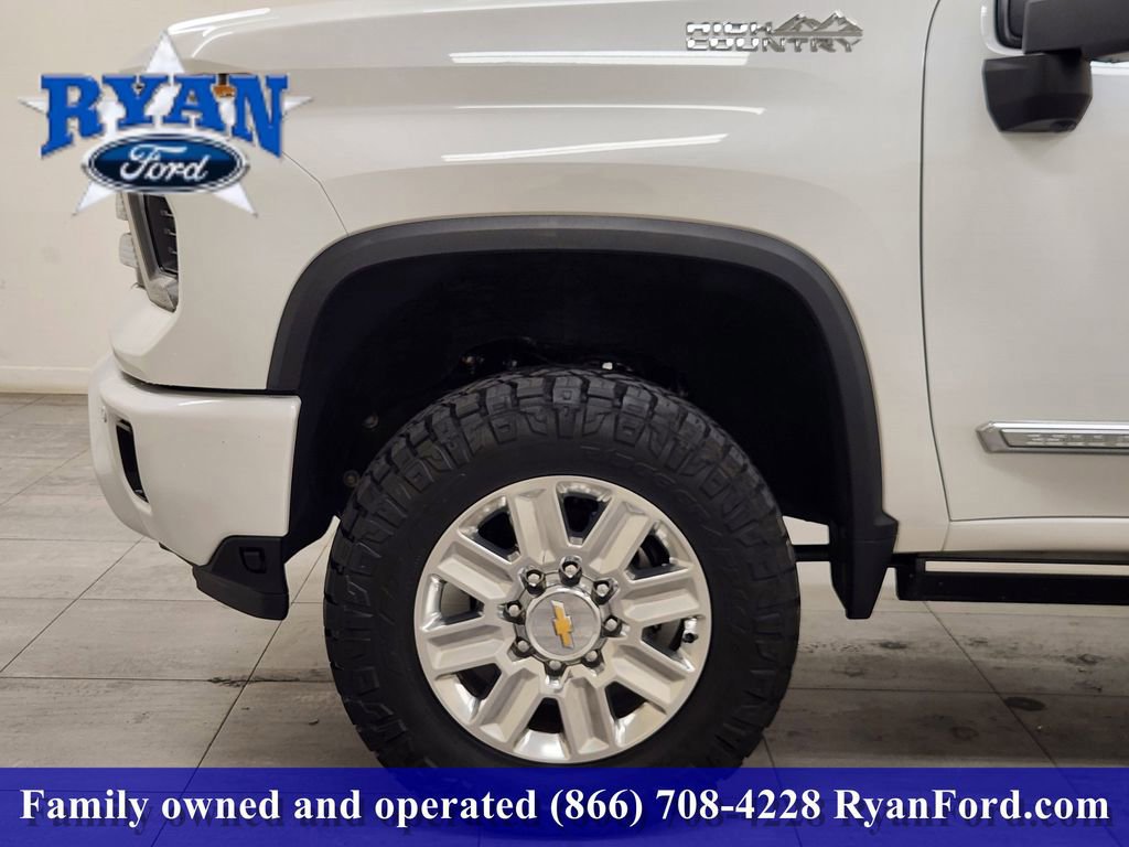Used 2025 Chevrolet Silverado 2500 High Country image 5