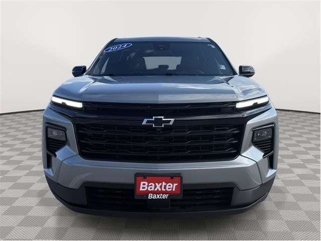 Used 2024 Chevrolet Traverse LT w/ Midnight/Sport Edition AWD/4WD image 2