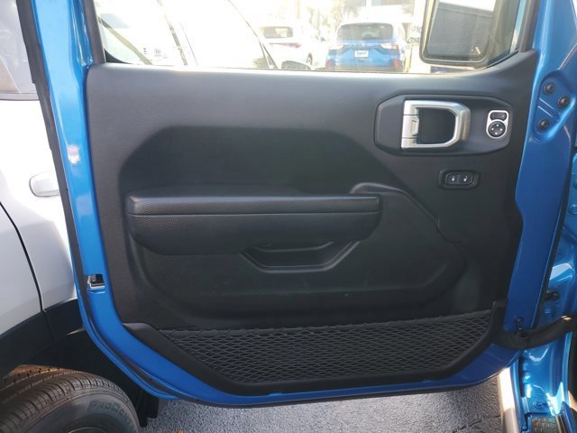 Used 2024 Jeep Wrangler Willys image 12