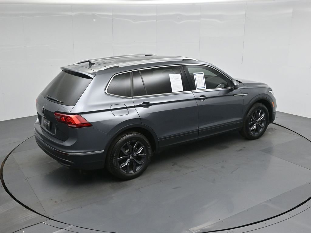 Used 2023 Volkswagen Tiguan SE w/ Panoramic Sunroof Package image 13