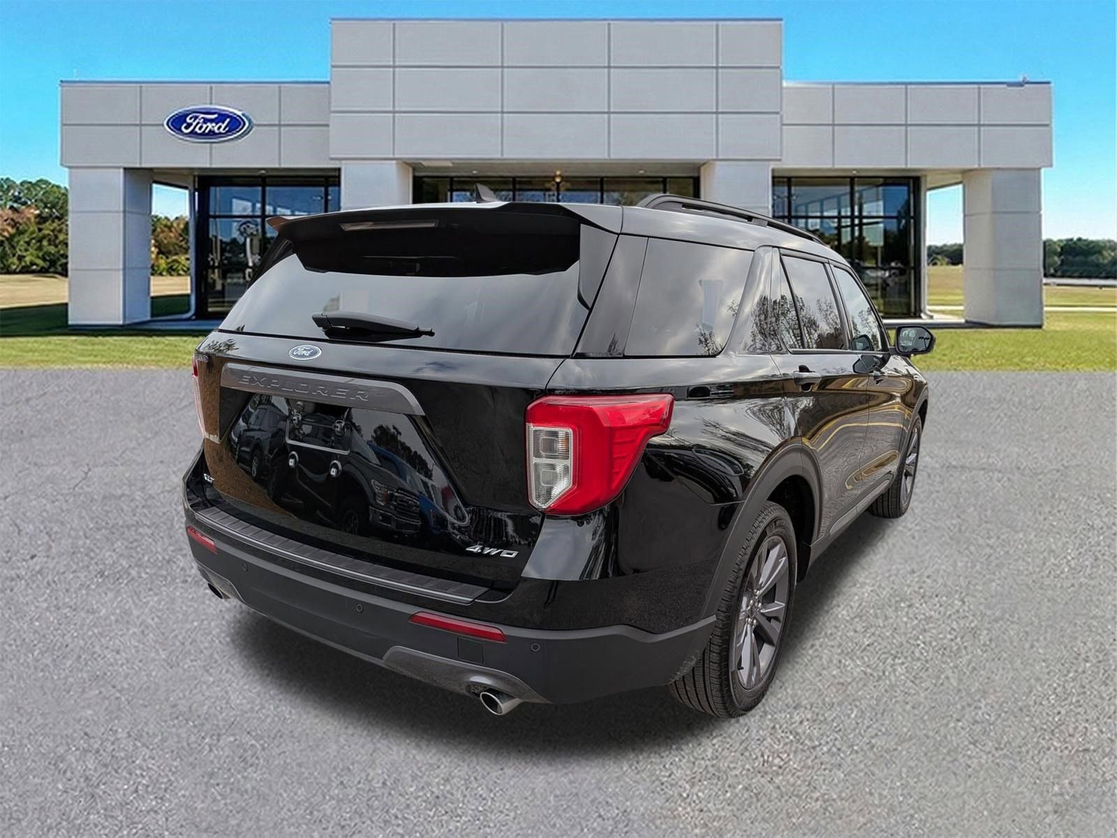 Certified 2023 Ford Explorer XLT w/ Equipment Group 202A image 5