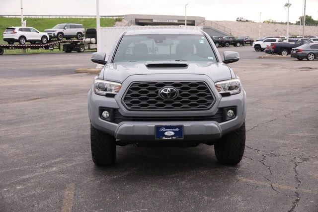 Used 2018 Toyota Tacoma TRD Sport AWD/4WD image 4