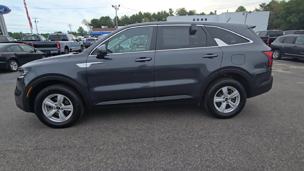 Used 2023 Kia Sorento LX AWD/4WD image 15