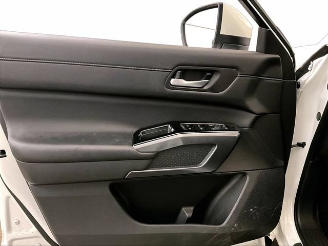Used 2023 Nissan Pathfinder SL w/ Black Appearance Package AWD/4WD image 22