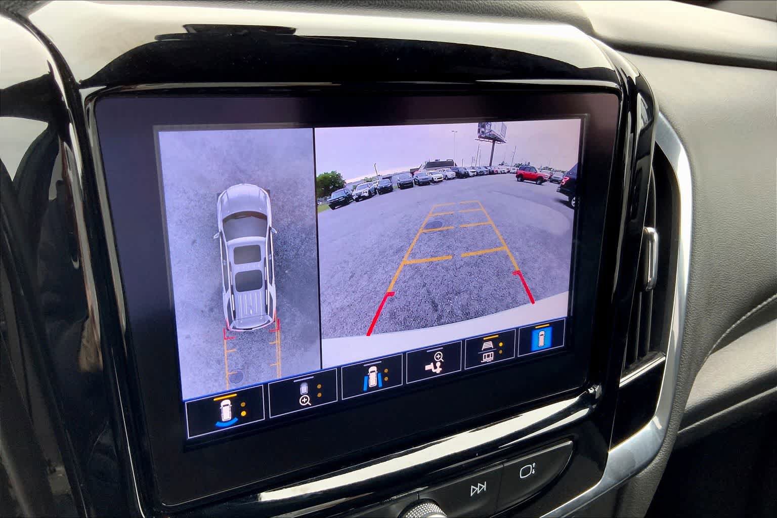 Used 2023 Chevrolet Traverse LT w/ Rear Camera Mirror Package AWD/4WD image 26