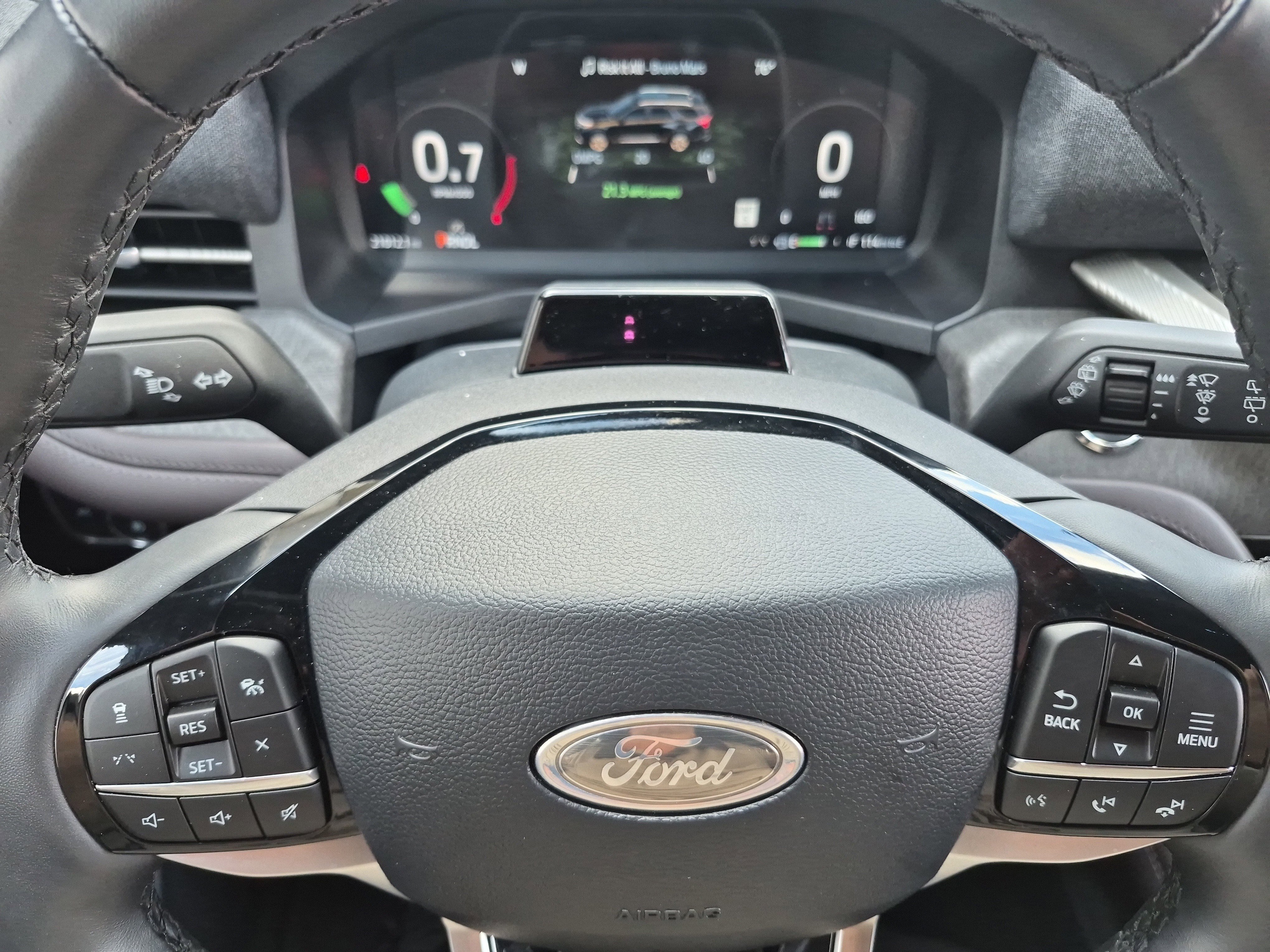 Certified 2025 Ford Explorer Platinum image 29