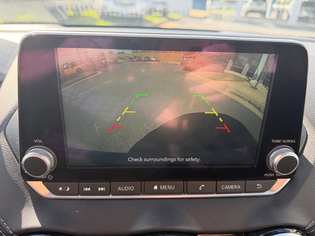 Used 2025 Nissan Sentra SV FWD image 17