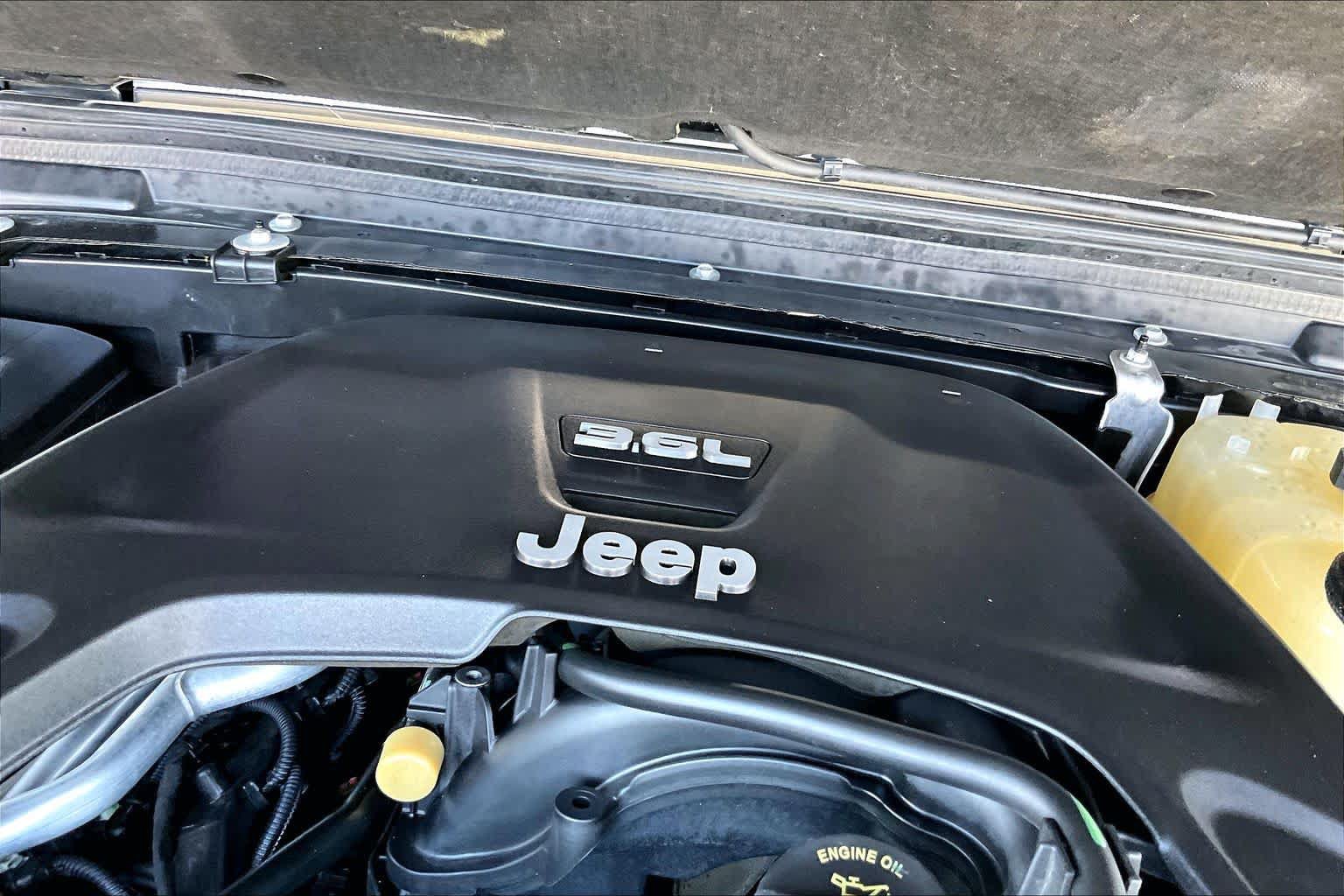 Used 2018 Jeep Wrangler Unlimited Sport S AWD/4WD image 28