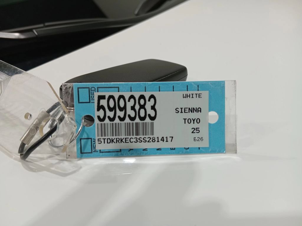 Used 2025 Toyota Sienna LE image 22