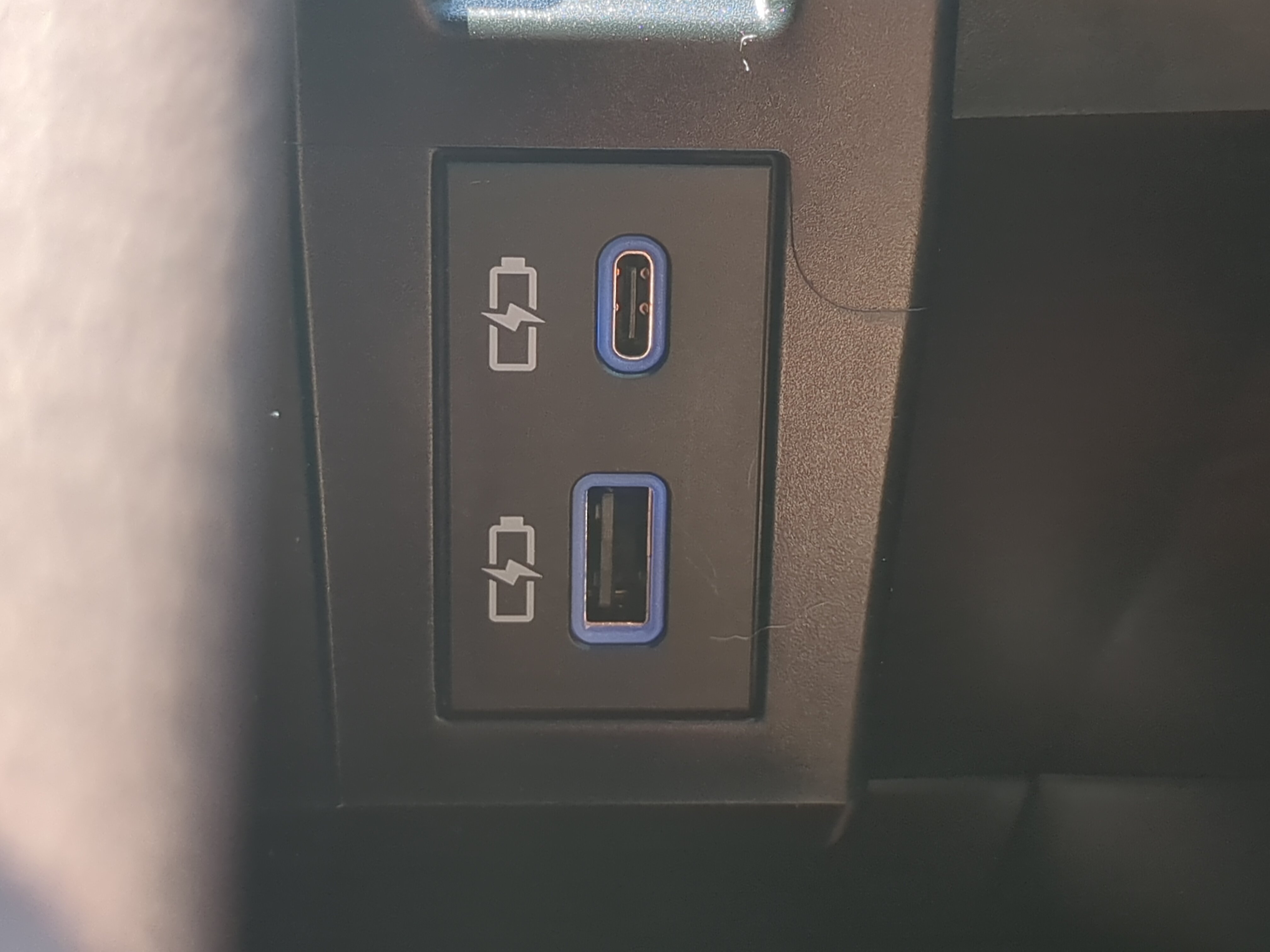 Used 2023 Toyota Sienna Platinum FWD image 21