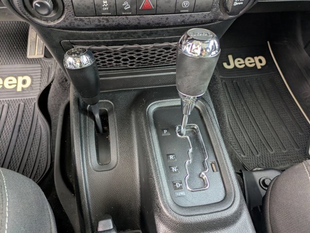 Used 2017 Jeep Wrangler Unlimited Sahara w/ Connectivity Group image 19