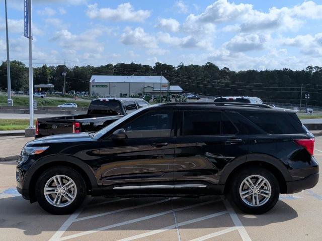Certified 2024 Ford Explorer XLT w/ Equipment Group 202A RWD image 6