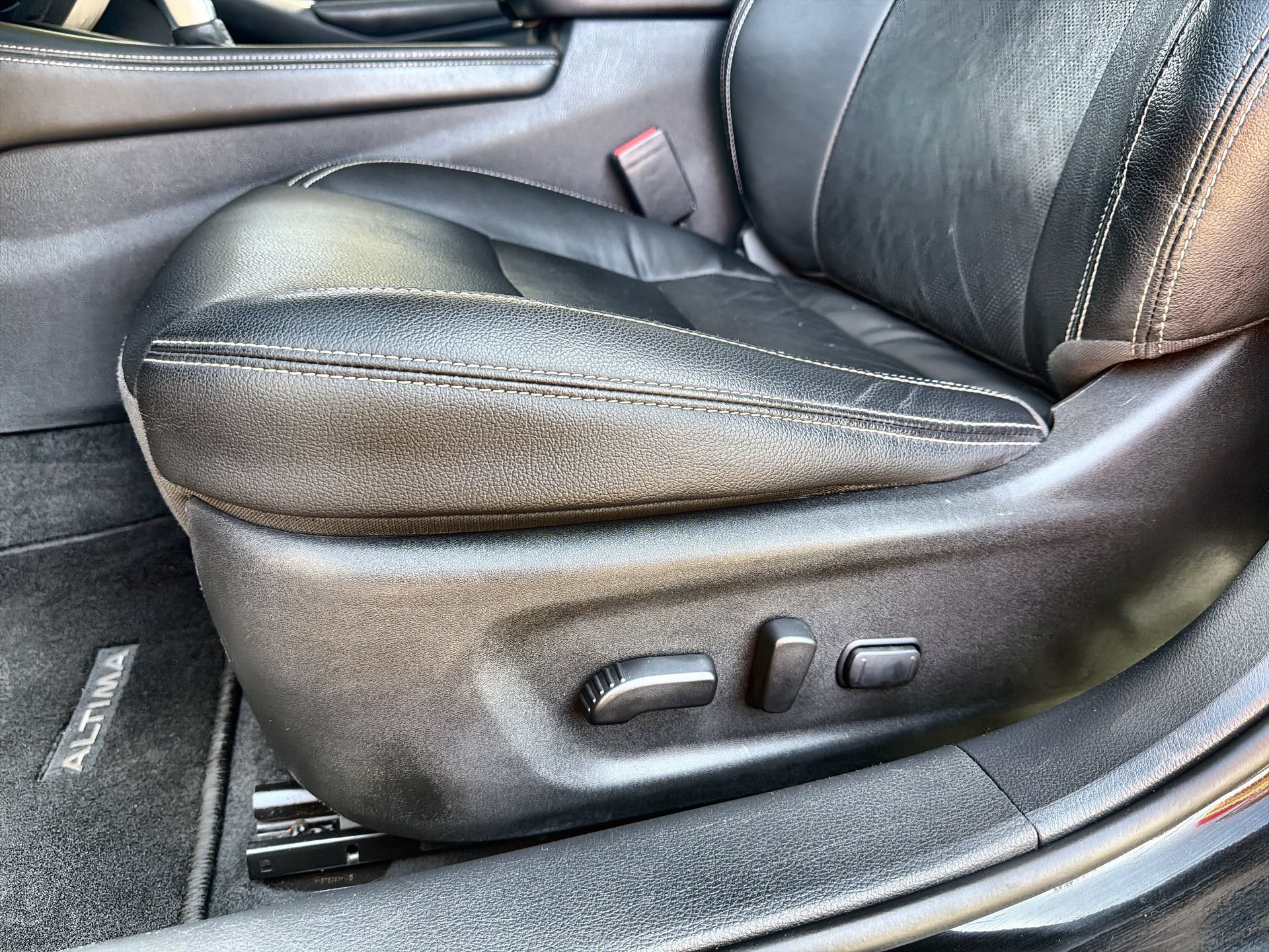 Used 2023 Nissan Altima 2.5 SL FWD image 12