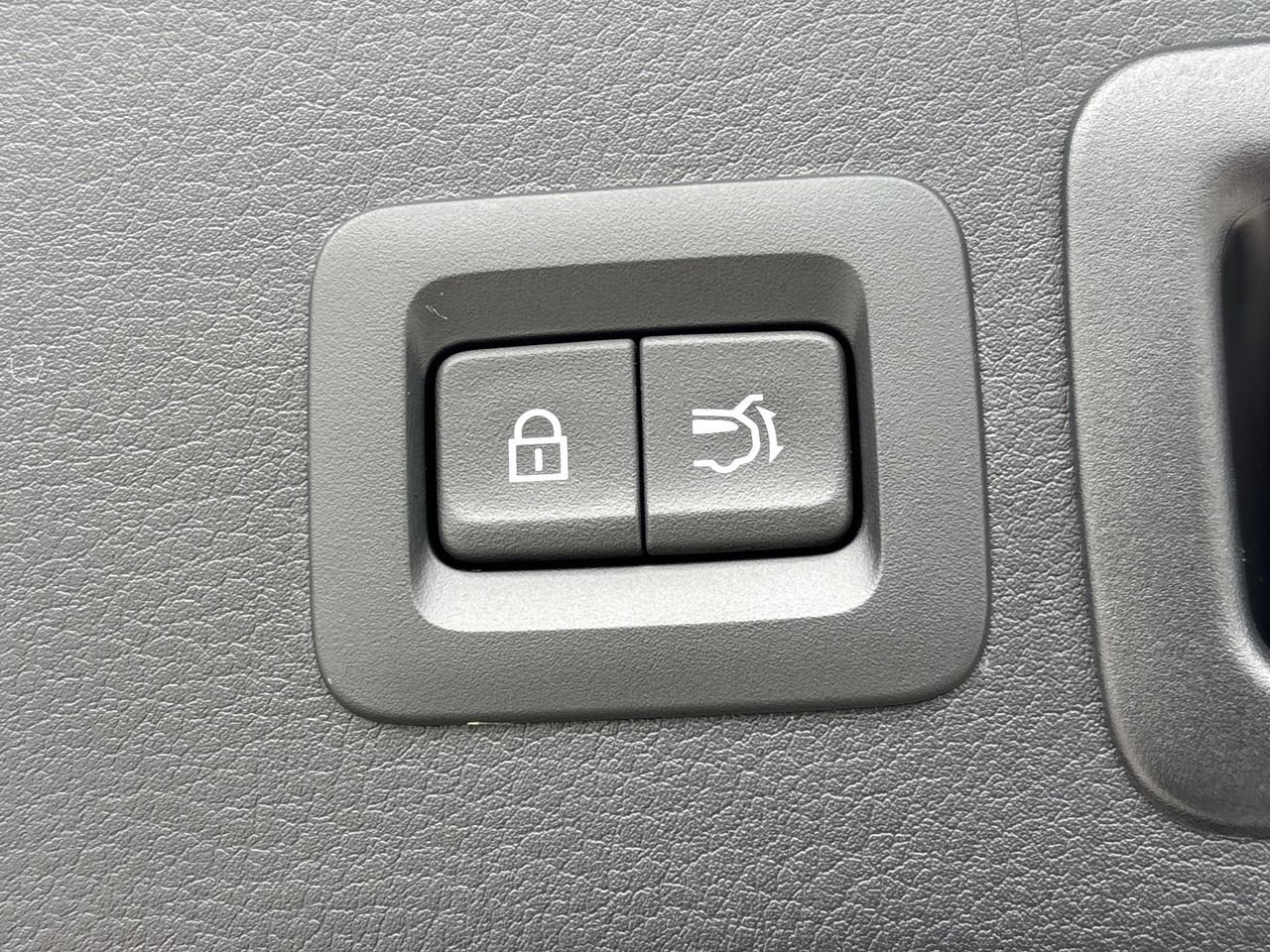 Used 2024 MAZDA CX-30 AWD 2.5 S w/ Premium Package image 9