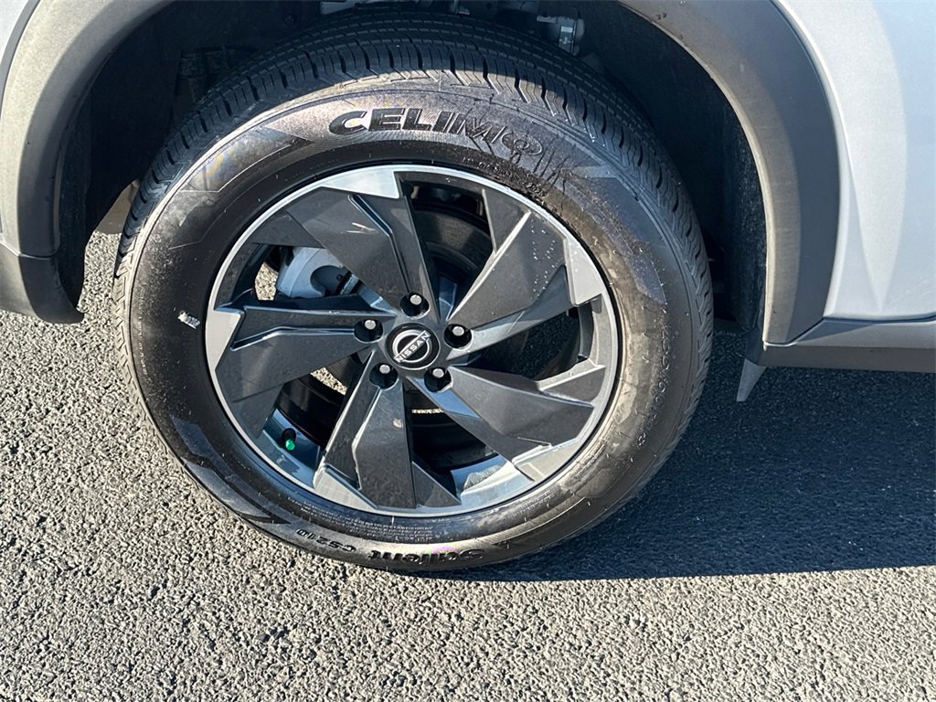 Used 2024 Nissan Rogue SV image 17