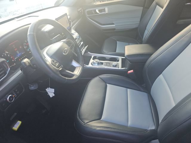 Certified 2024 Ford Explorer XLT w/ Equipment Group 202A AWD/4WD image 8