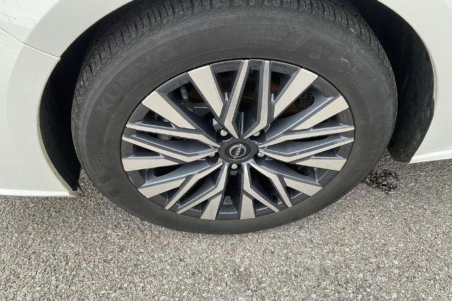 Used 2025 Nissan Altima 2.5 SV FWD image 9