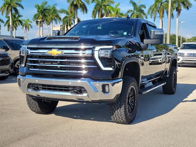 Used 2024 Chevrolet Silverado 2500 LTZ w/ LTZ Premium Package AWD/4WD image 3