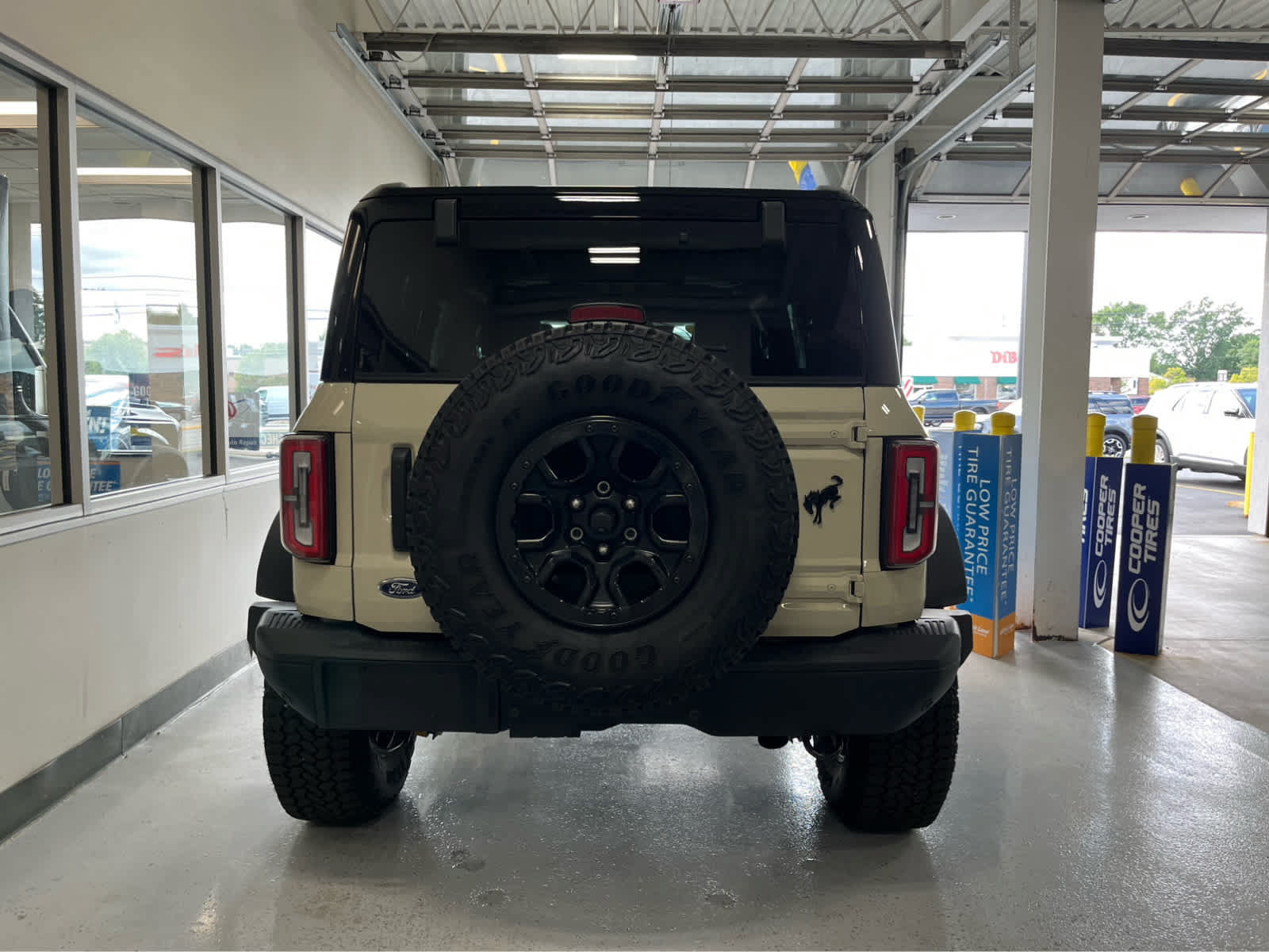Certified 2025 Ford Bronco Badlands AWD/4WD image 8