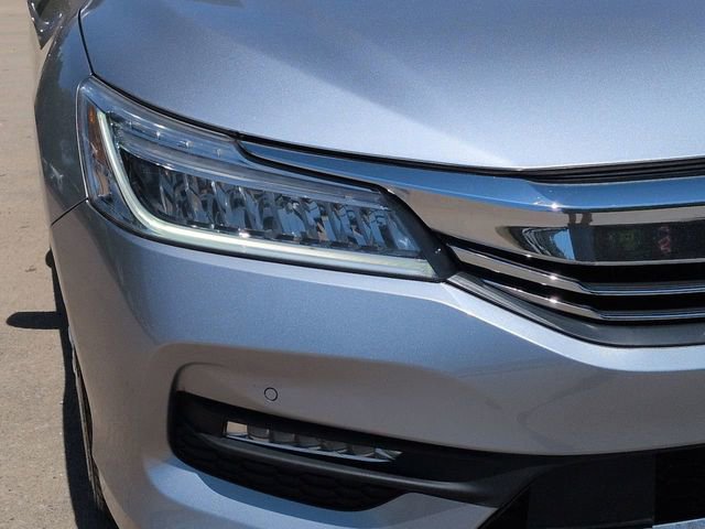 Used 2017 Honda Accord Touring image 11