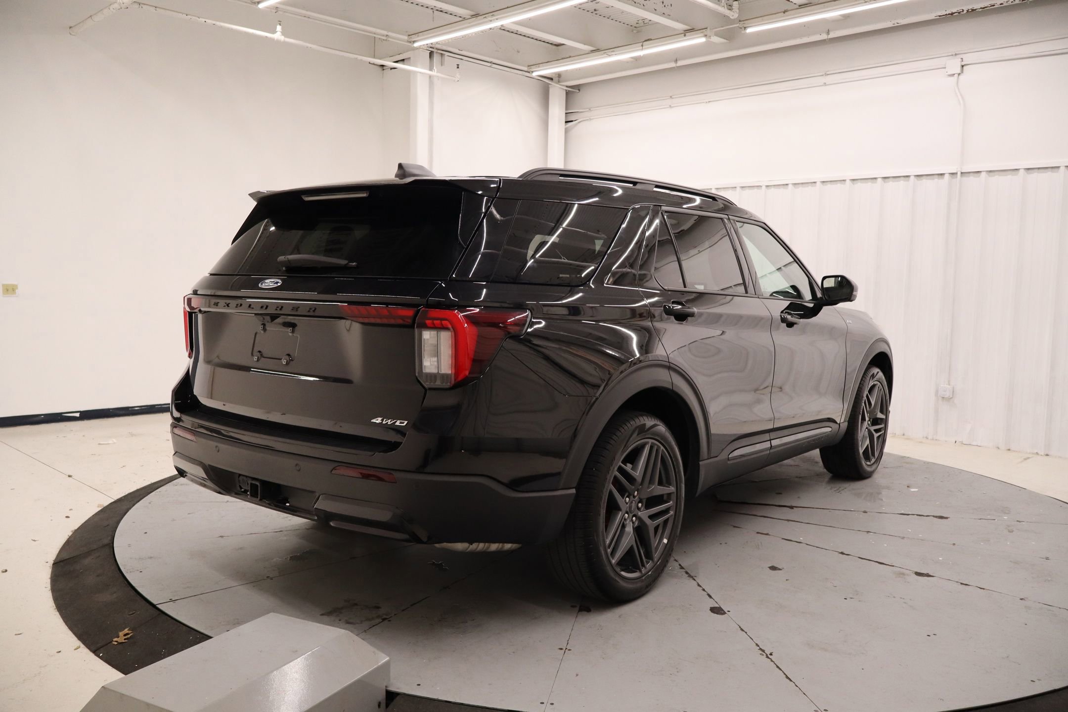 Certified 2025 Ford Explorer ST-Line w/ ST-Line Street Pack image 7