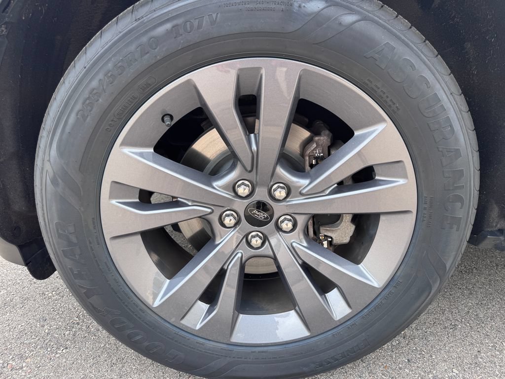 Certified 2023 Ford Explorer XLT w/ Equipment Group 202A AWD/4WD image 9