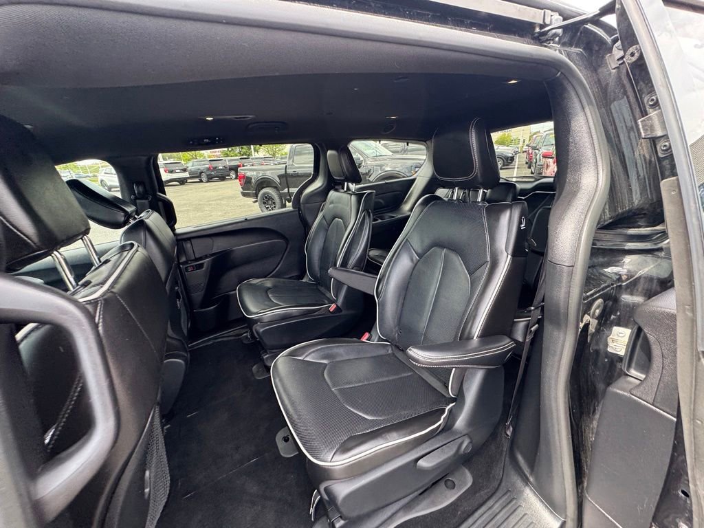 Used 2021 Chrysler Pacifica Limited w/ S Appearance Package FWD image 13