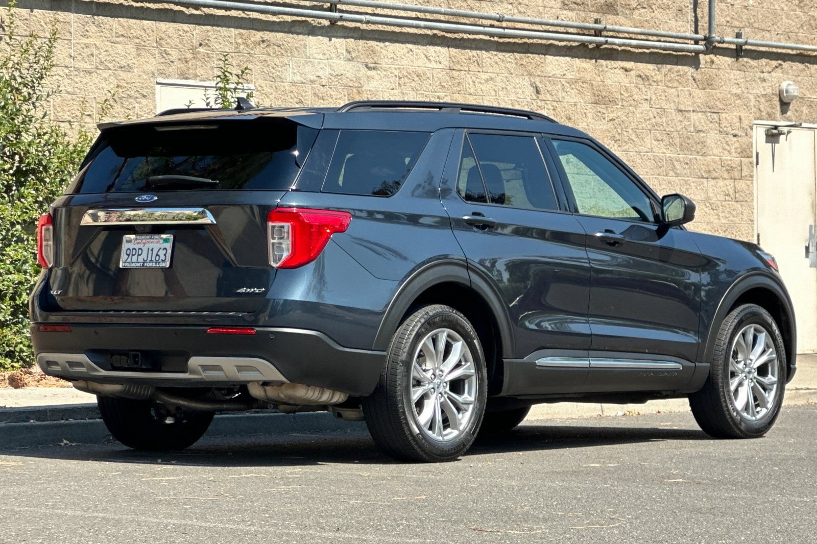 Certified 2024 Ford Explorer XLT w/ Equipment Group 202A AWD/4WD image 3