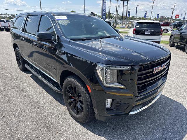 Used 2021 GMC Yukon XL SLT w/ SLT Premium Package image 3