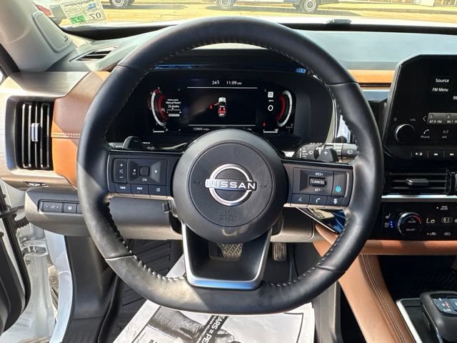 Used 2025 Nissan Pathfinder Platinum FWD image 27