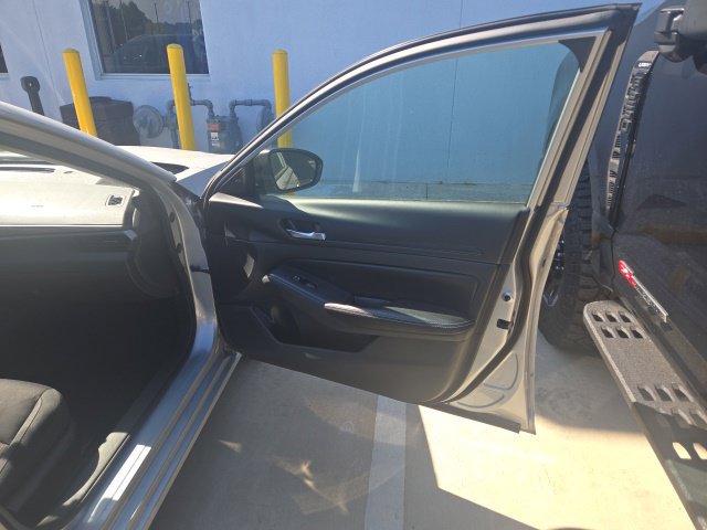 Used 2024 Nissan Altima 2.5 SV FWD image 35