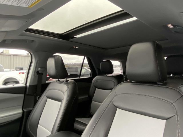 Certified 2022 Ford Explorer XLT w/ Equipment Group 202A image 17