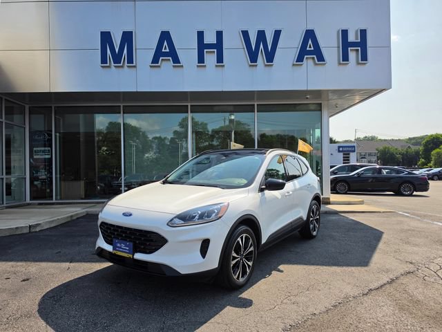 Certified 2022 Ford Escape SE w/ SE Sport Appearance Package AWD/4WD image 2