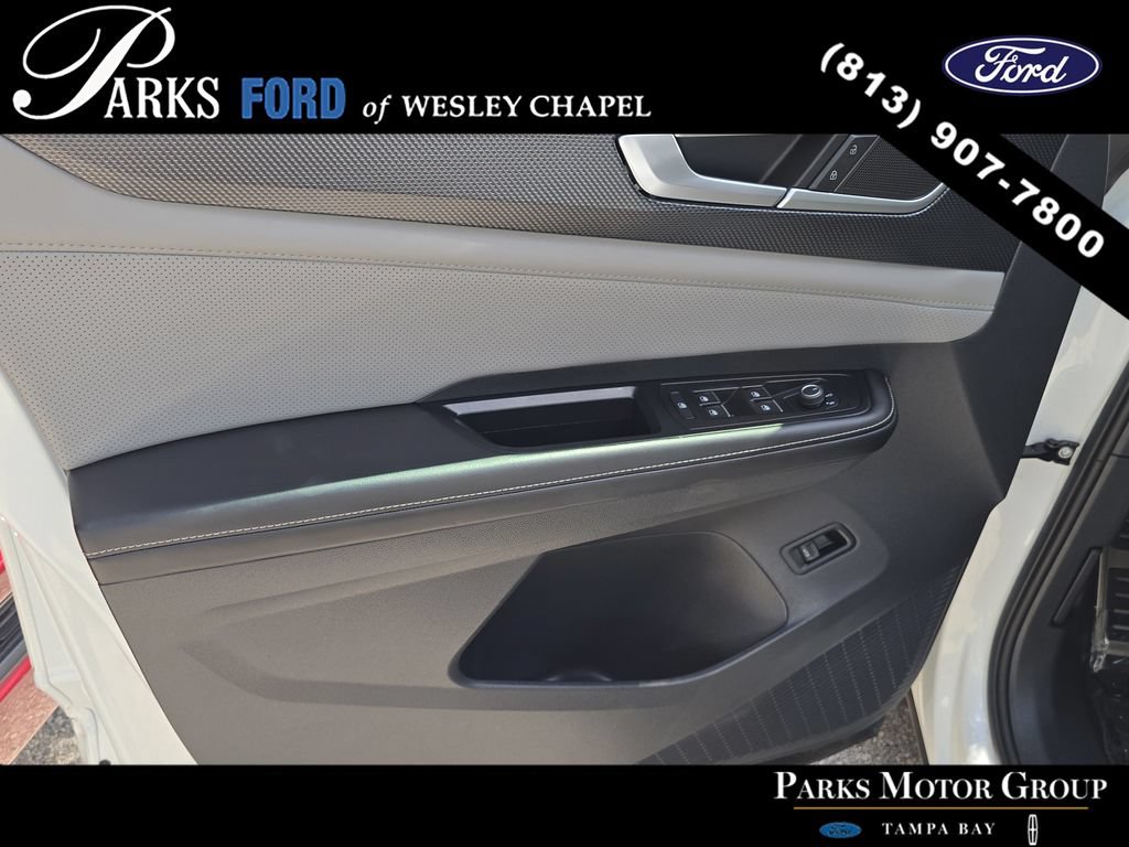 Used 2024 Volkswagen Atlas Cross Sport SEL R-Line AWD/4WD image 16