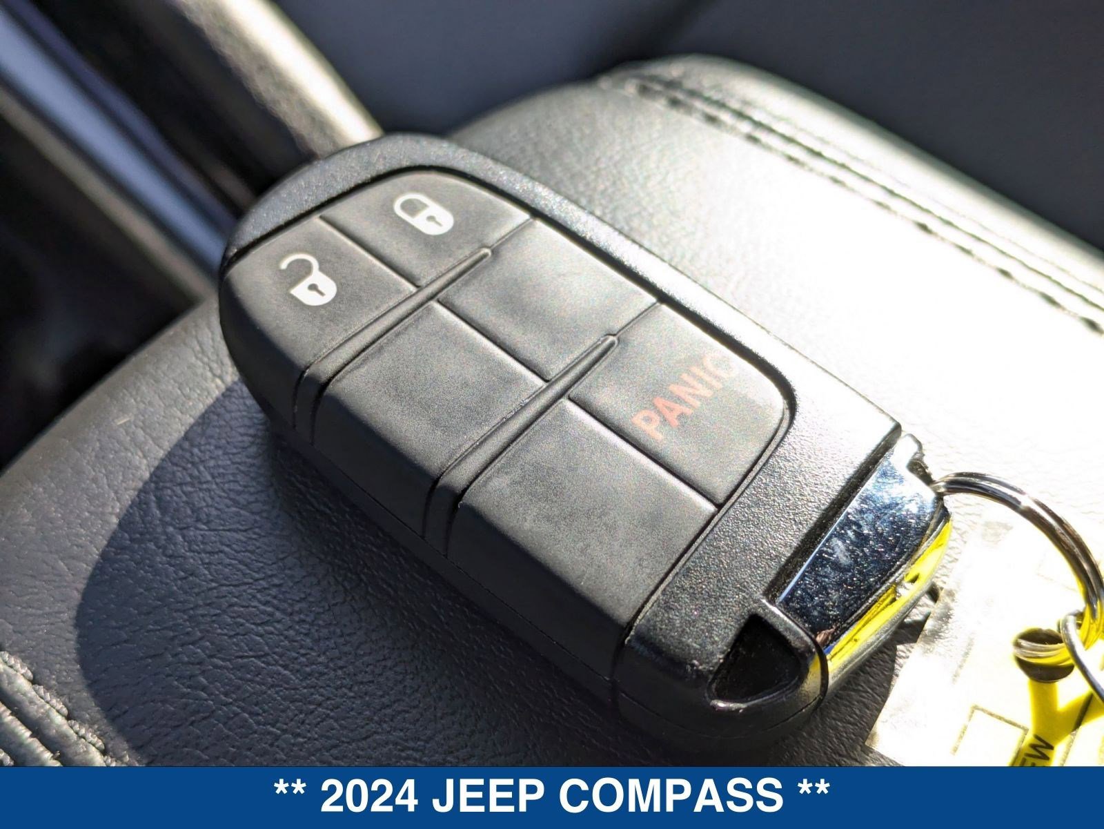 Used 2024 Jeep Compass Latitude w/ Convenience Group image 32