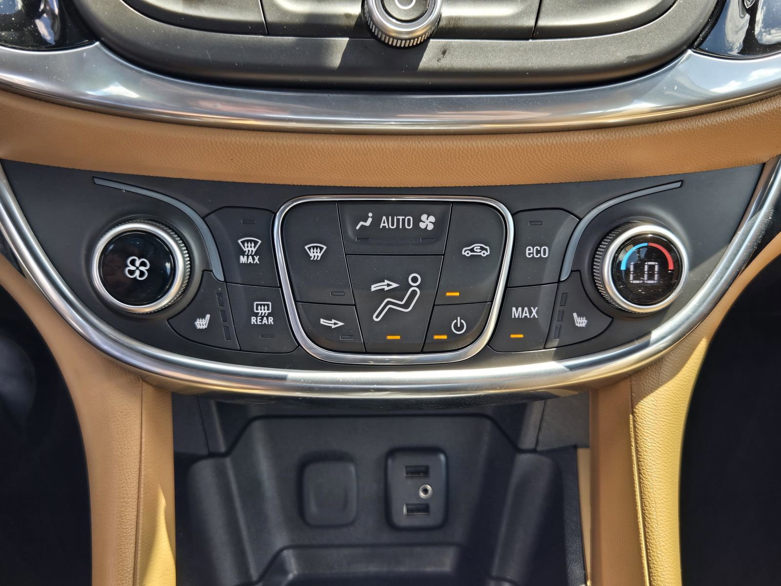 Used 2018 Chevrolet Volt Premier w/ Driver Confidence Package image 16