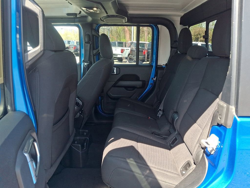 Used 2023 Jeep Gladiator Overland AWD/4WD image 10