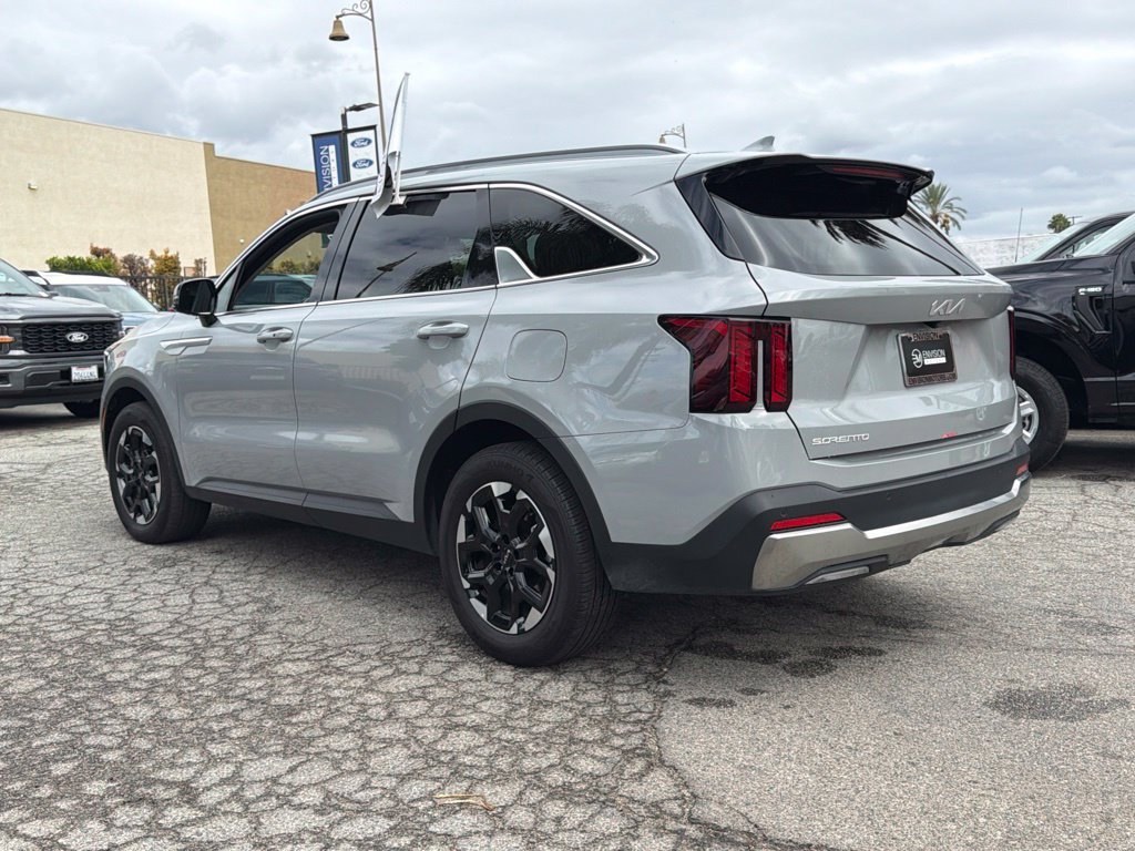 Used 2025 Kia Sorento S w/ Panoramic Sunroof Package FWD image 8