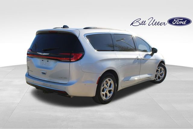 Used 2023 Chrysler Pacifica Limited image 5