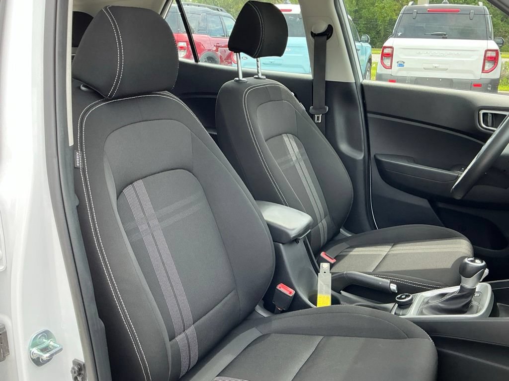 Used 2025 Hyundai Venue SEL FWD image 19