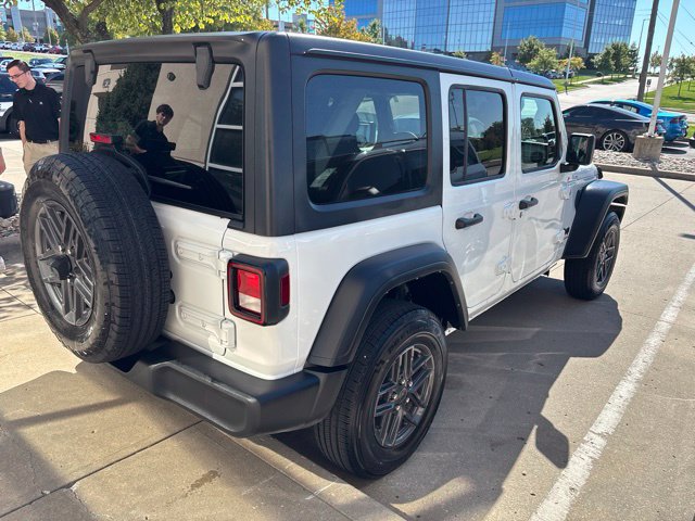 Used 2025 Jeep Wrangler Unlimited Sport AWD/4WD image 14
