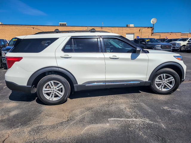 Certified 2023 Ford Explorer XLT w/ Equipment Group 202A image 9