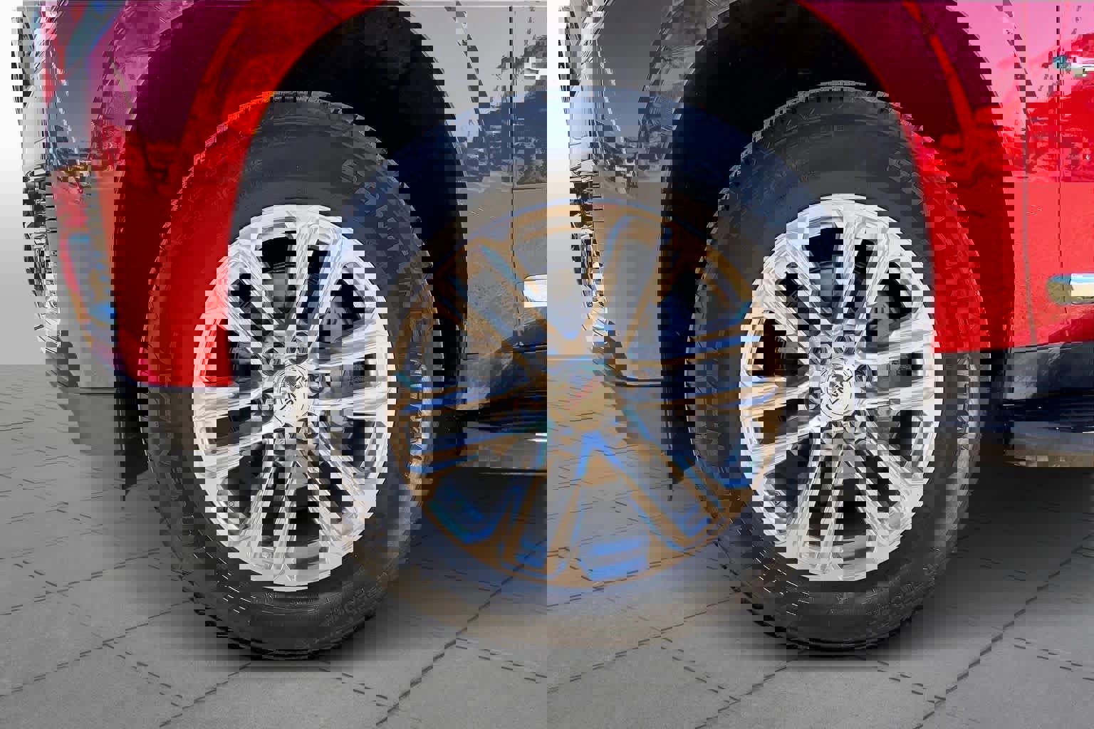 Used 2024 GMC Yukon SLT w/ SLT Premium Package image 13