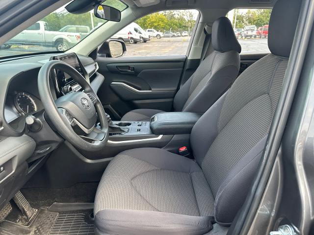 Used 2023 Toyota Highlander L FWD image 25