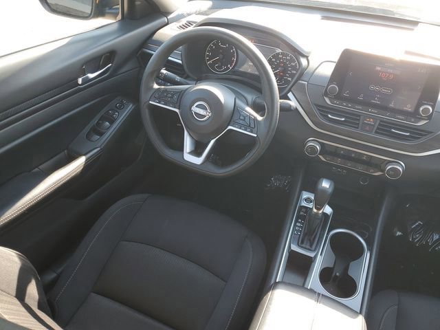 Used 2024 Nissan Altima 2.5 SV image 11