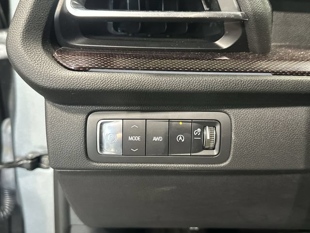 Used 2025 Chevrolet Traverse Z71 w/ Enhanced Driving Package AWD/4WD image 34