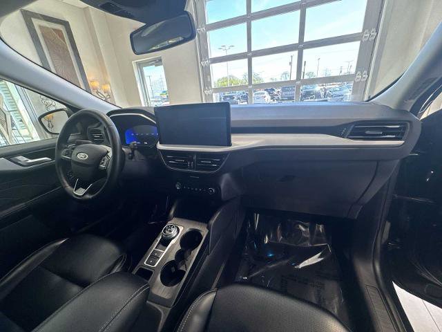 Certified 2024 Ford Escape Platinum AWD/4WD image 27