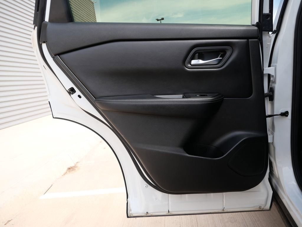Used 2024 Nissan Rogue SV AWD/4WD image 14